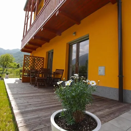 In Kamno Mit Gemeinsamer Terrasse Apartmán Tolmin