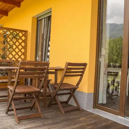 In Kamno Mit Gemeinsamer Terrasse *