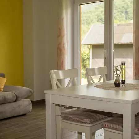 In Kamno Mit Gemeinsamer Terrasse * Tolmin