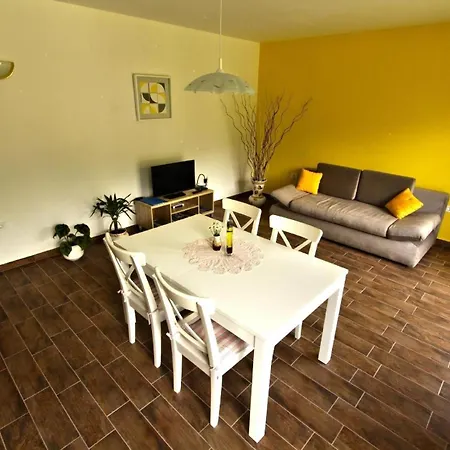In Kamno Mit Gemeinsamer Terrasse Apartamento Tolmin